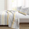 Full/Queen Scandinavian Reversible Cotton Quilt Set